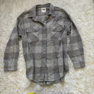 Aerie Gray Flannel Button-Up • Size M